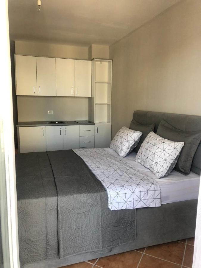 Apartament Raci Shëngjin エクステリア 写真