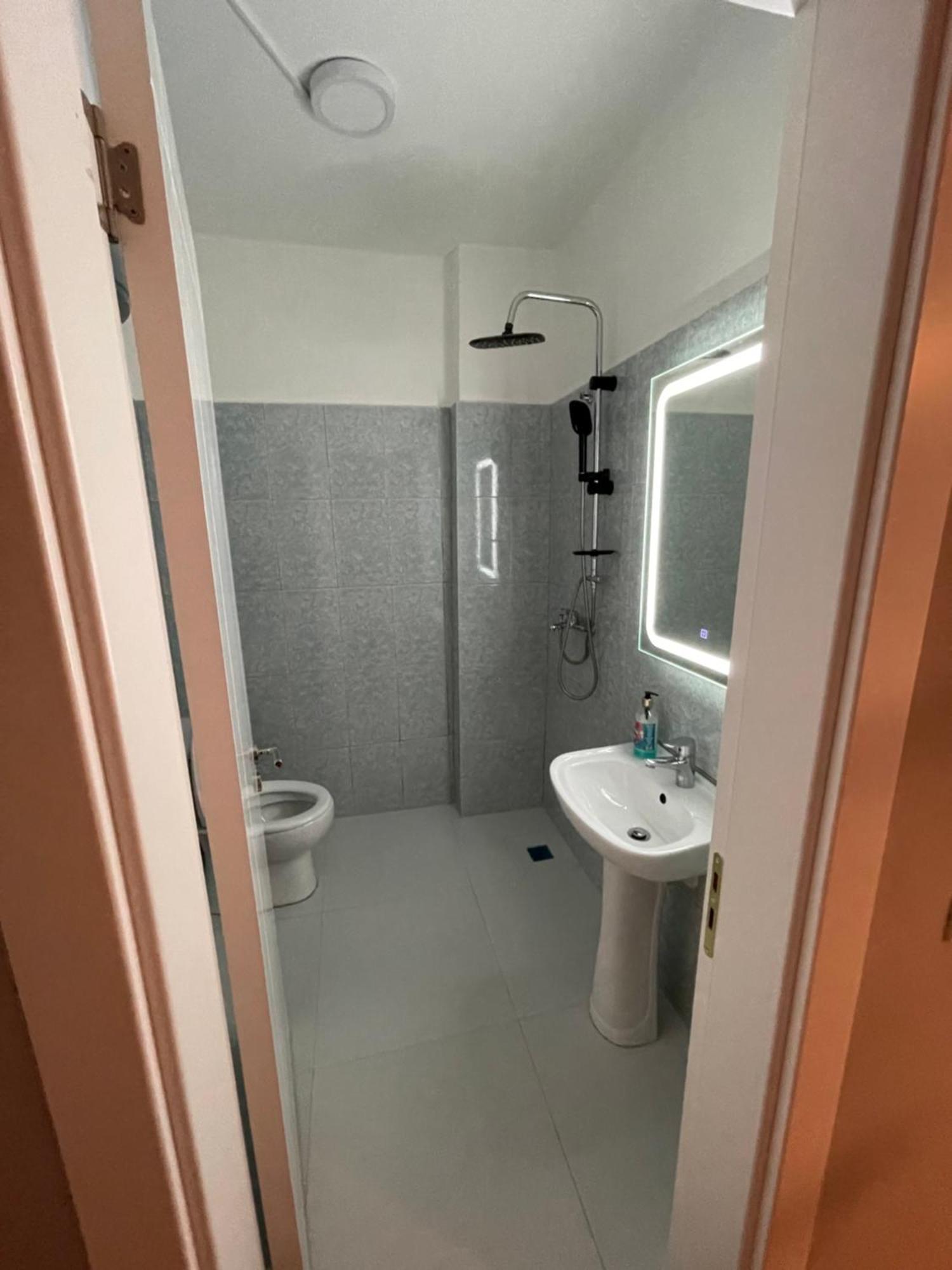 Apartament Raci Shëngjin エクステリア 写真