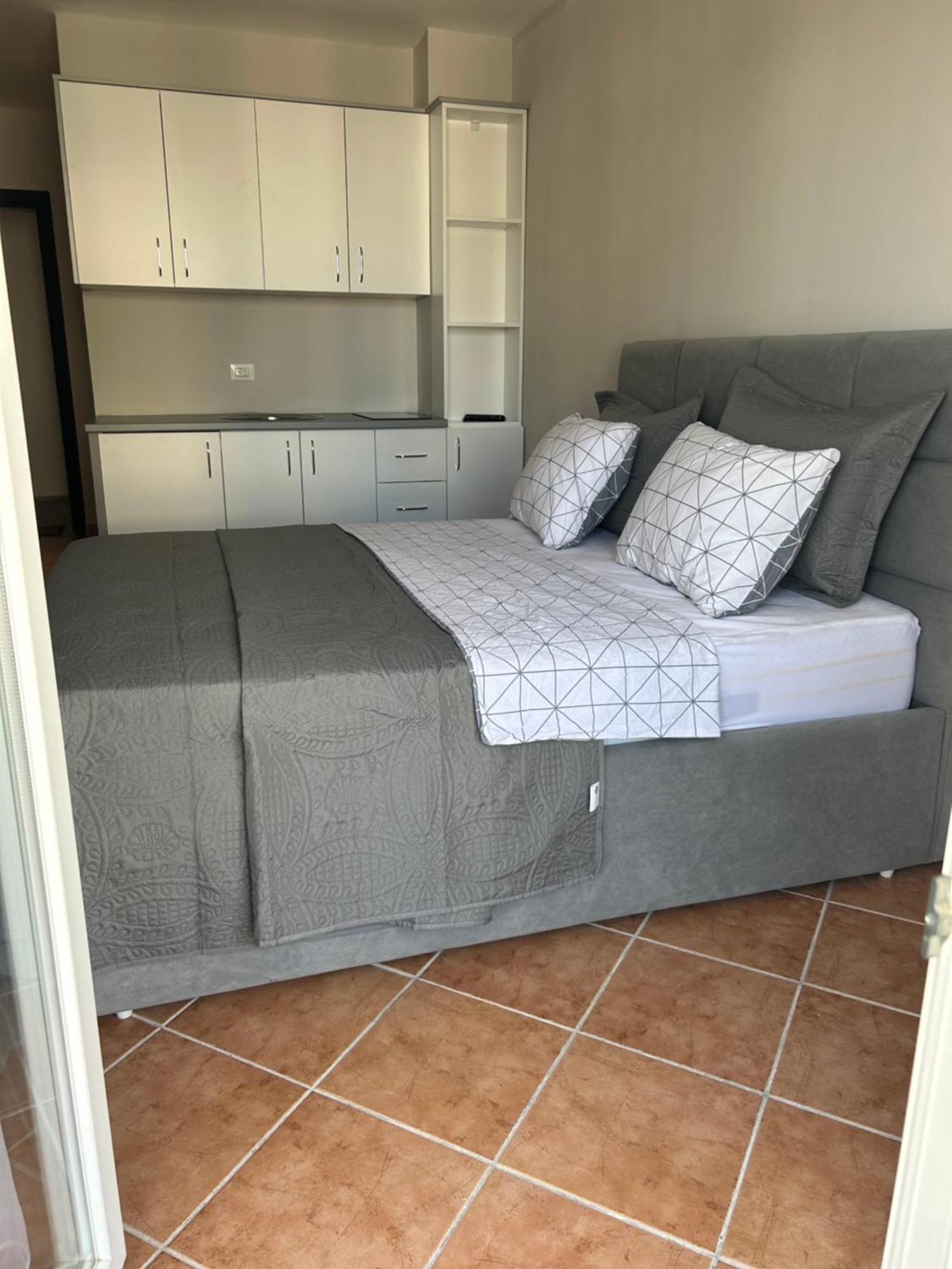 Apartament Raci Shëngjin エクステリア 写真